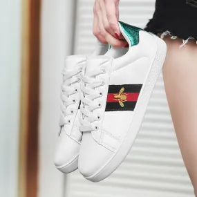 2020 PLAYSWICH SUMMER White PU Leather Women Sneakers Fashion Embroidered Bee Flat Womens Platform Sneakers Casual Shoes