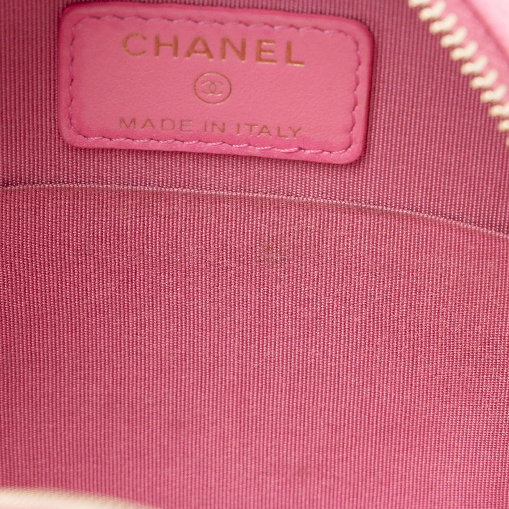 Chanel Caviar Leather Crystal CC Round Clutch with Chain (SHF-FU2AgY)