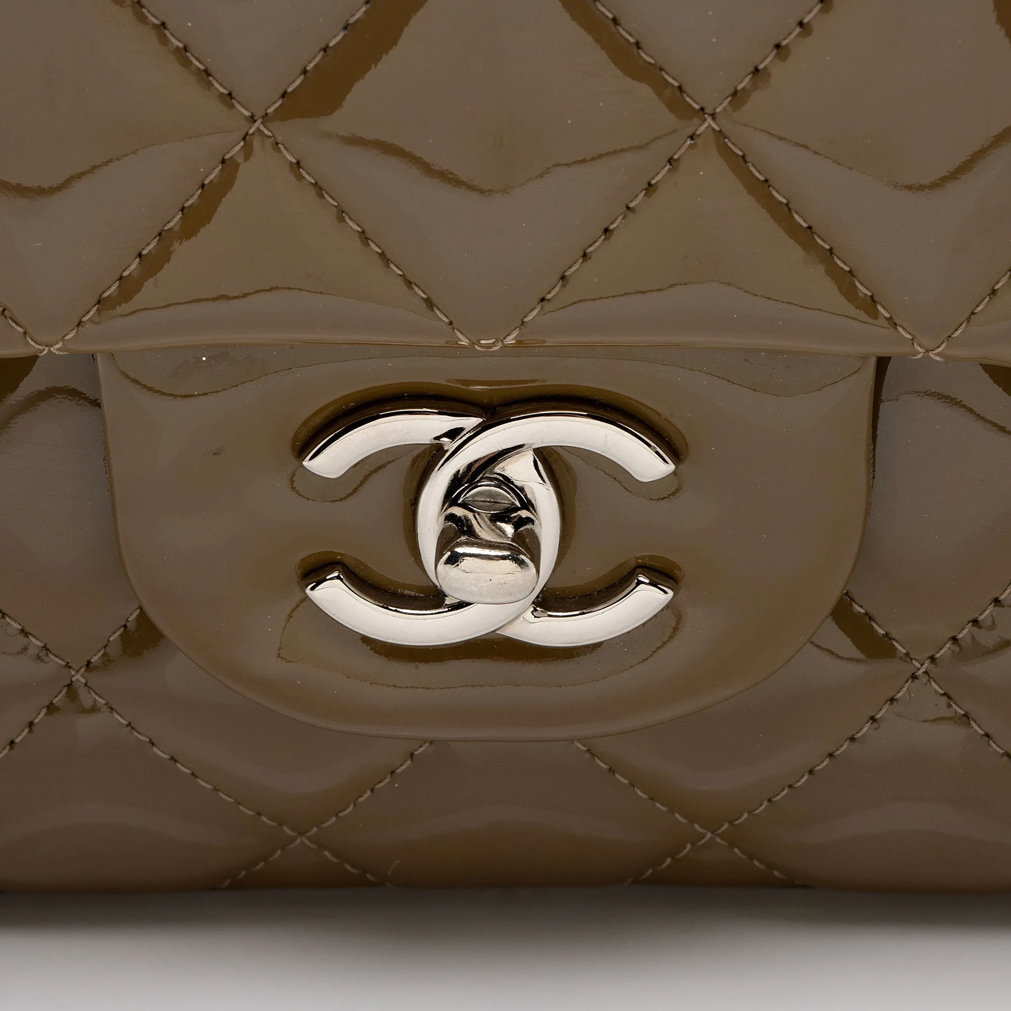 Chanel Patent Leather Classic Jumbo Double Flap Bag (SHF-jE6UCt)